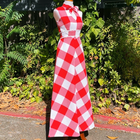 Late 50s/Early 60s Red and White Textured Cotton Maxi Dress - Picture 2 of 7